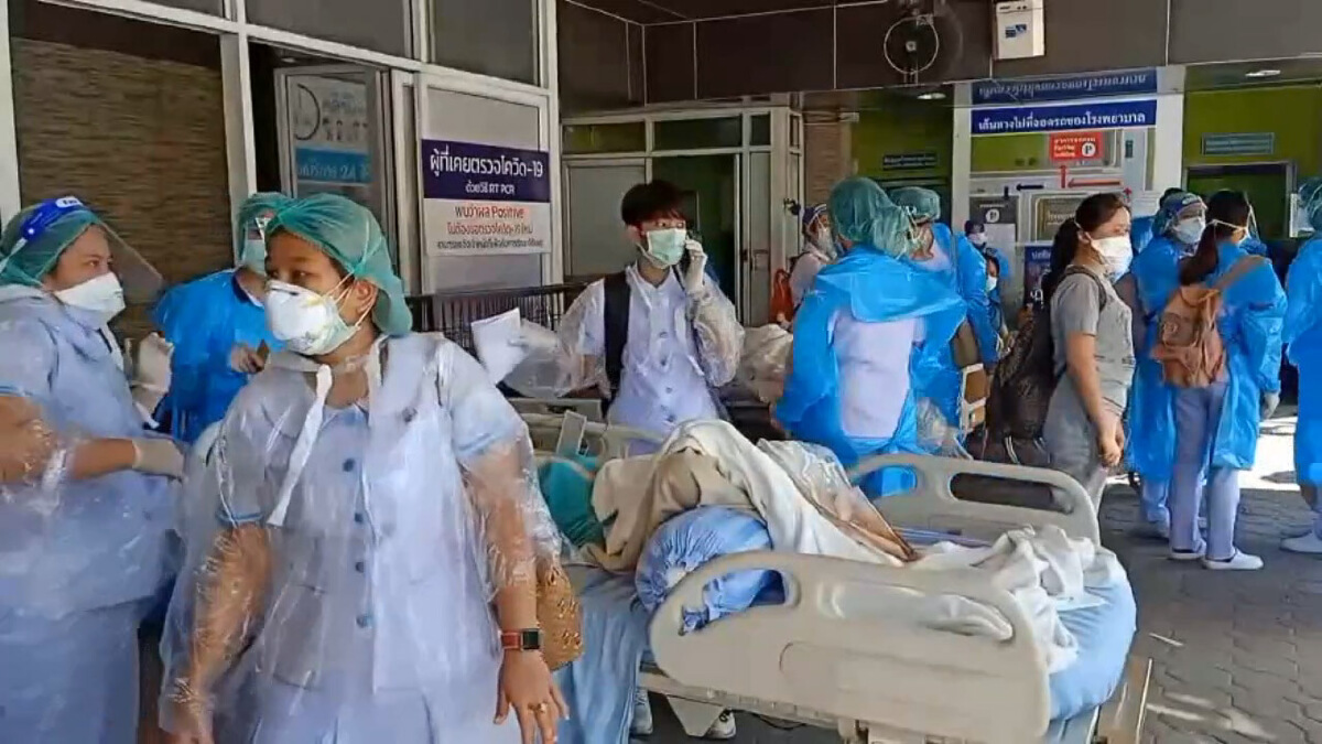 ผู้ว่าฯสมุทรปราการสั่งอพยพชาวบ้านรัศมี 5 กม. ขอเฮลิคอปเตอร์ดับไฟ