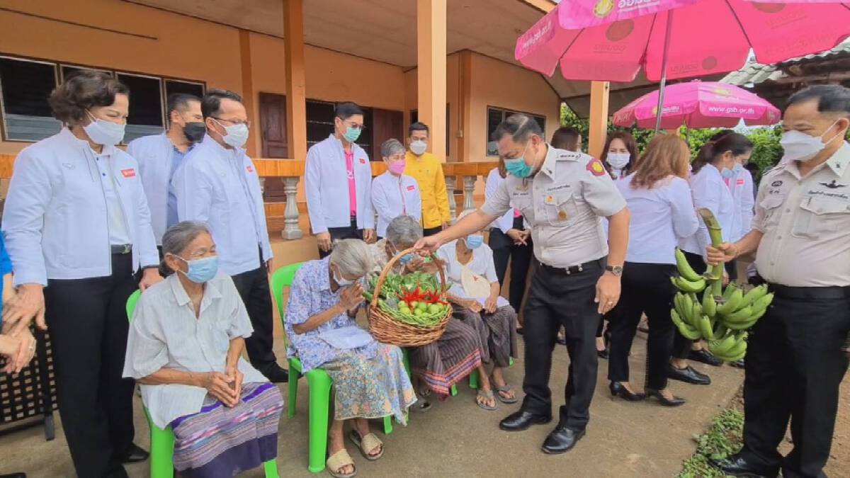 หมดทุกข์หมดโศก! รมว.ยุติธรรมมอบโฉนดให้ 4 คุณยายสุโขทัย