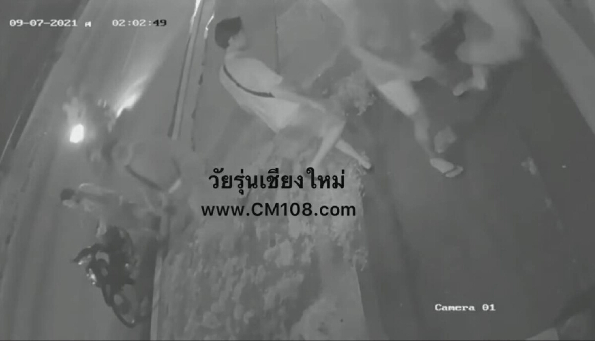 รู้ตัวแล้วกลุ่มวัยรุ่นรุมกระทืบหนุ่มลำพูนในพื้นที่เชียงใหม่