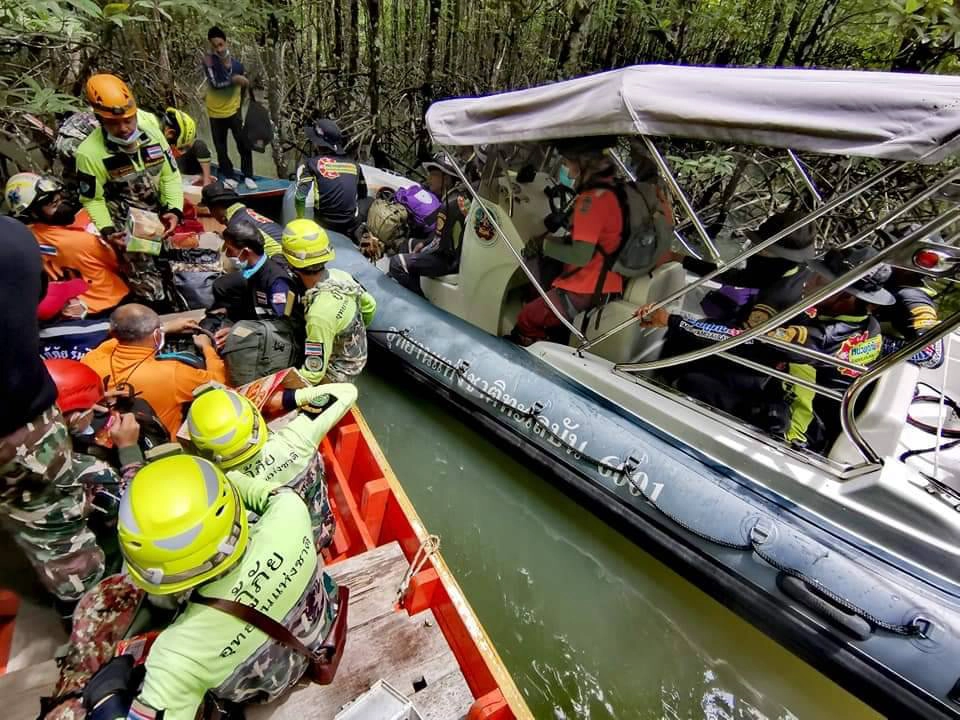 ระดมกำลัง 50 ชีวิตช่วยหนุ่มติดเขาสันกาลาคีรีสำเร็จเร่งนำตัวส่ง รพ.