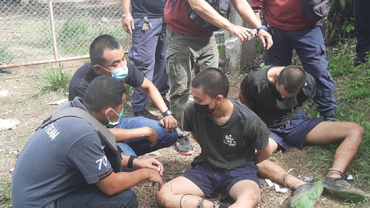 ตามล่า 2  ผู้ต้องขังแหกคุกเรือนจำเพชรบูรณ์ได้เพิ่มหลังซุกป่าละเมาะ
