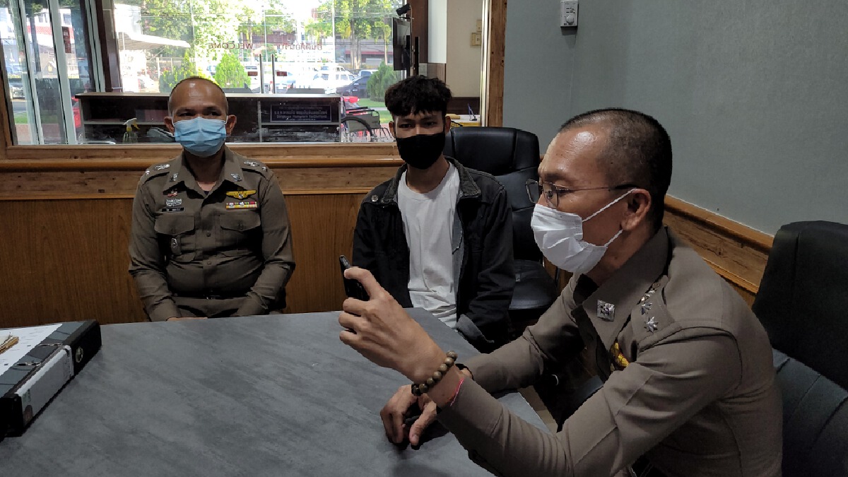 หนุ่มเจ้าของร้านตัดผมปลดป้าย ไม่ตัดผมให้ตำรวจสายตรวจ