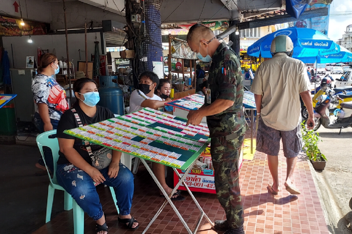 จัดระเบียบแผงลอตเตอรี่ไปขายในอาคารตลาดสดแก้ปัญหากีดขวางจราจร