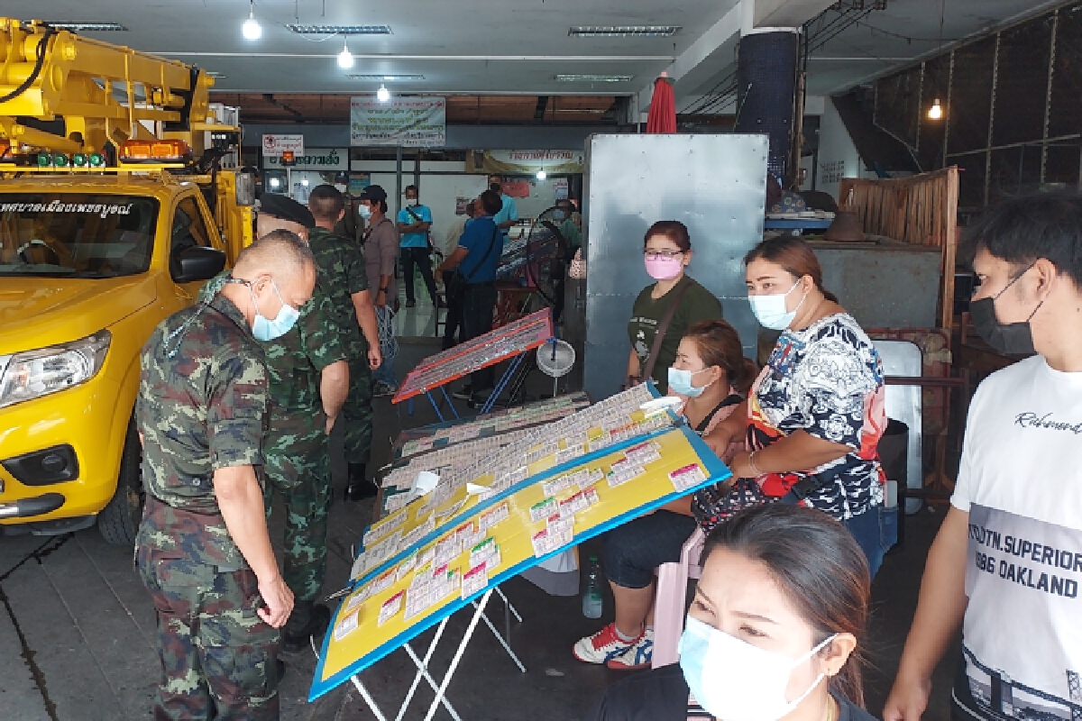 จัดระเบียบแผงลอตเตอรี่ไปขายในอาคารตลาดสดแก้ปัญหากีดขวางจราจร