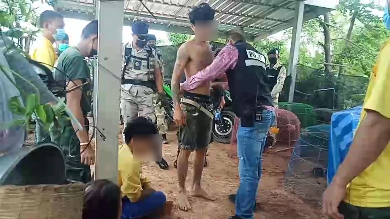 เจ้าหน้าที่สนธิกำลังบุกจับผู้ต้องหาขนกัญชาข้ามชาติ พร้อมยึดของกลาง