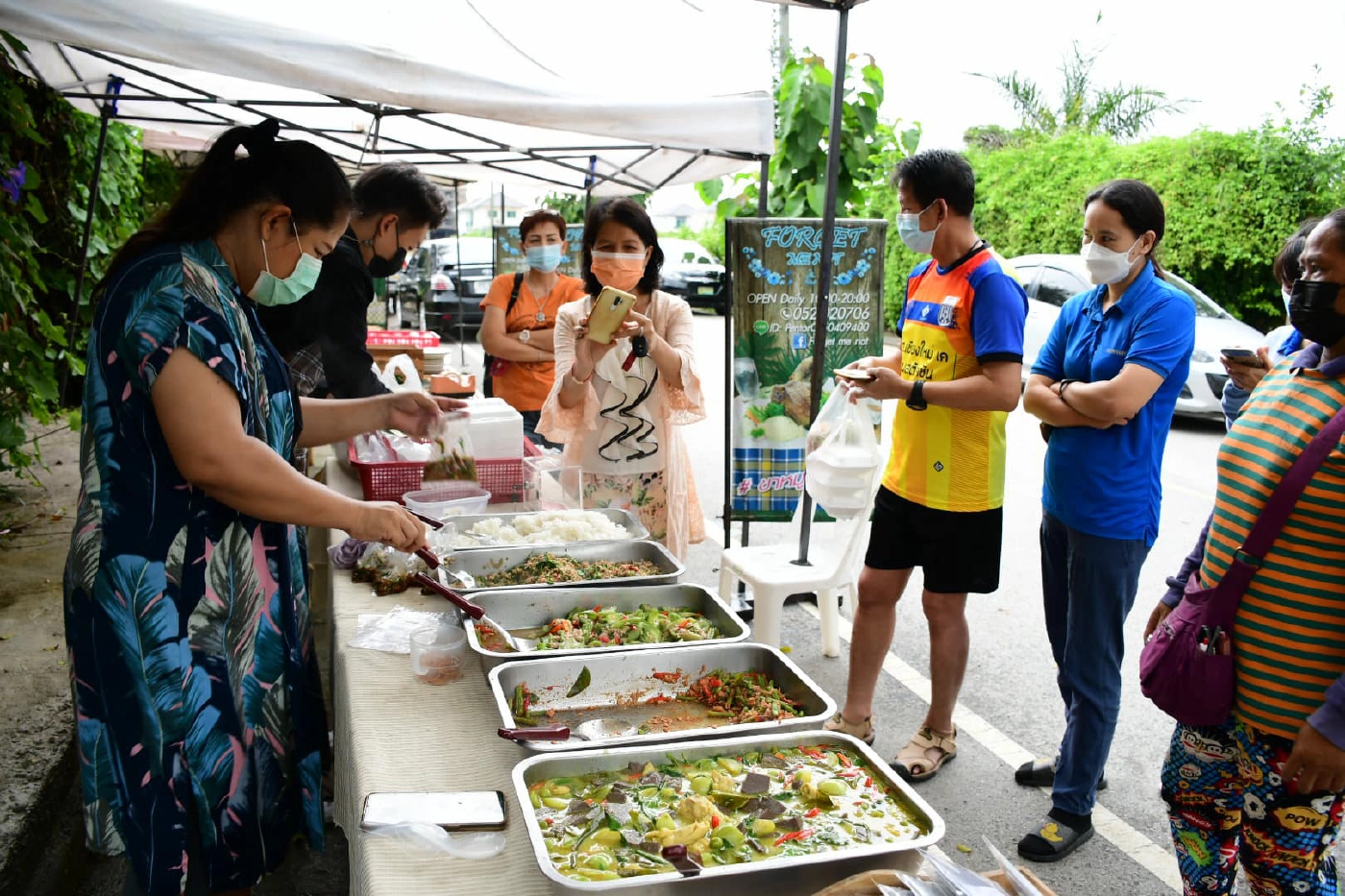 “ข้าวแกง 10 บาท”ช่วยเหลือชาวบ้านบรรเทาโควิด
