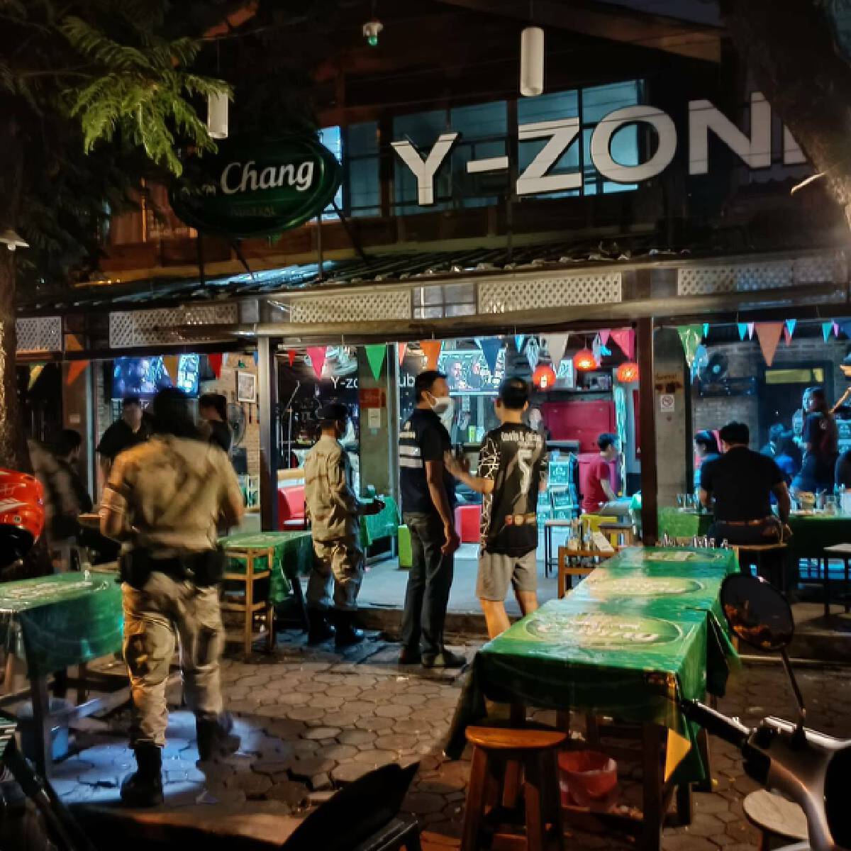 เชียงใหม่ลงดาบจับ7ร้านฝ่าฝืนคำสั่งขายเหล้าเกินเวลากำหนด