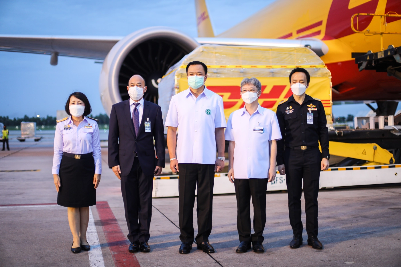 คณะผู้แทนรัฐบาลไทยรับมอบวัคซีนไฟเซอร์1.54ล้านโดสจากสหรัฐฯ