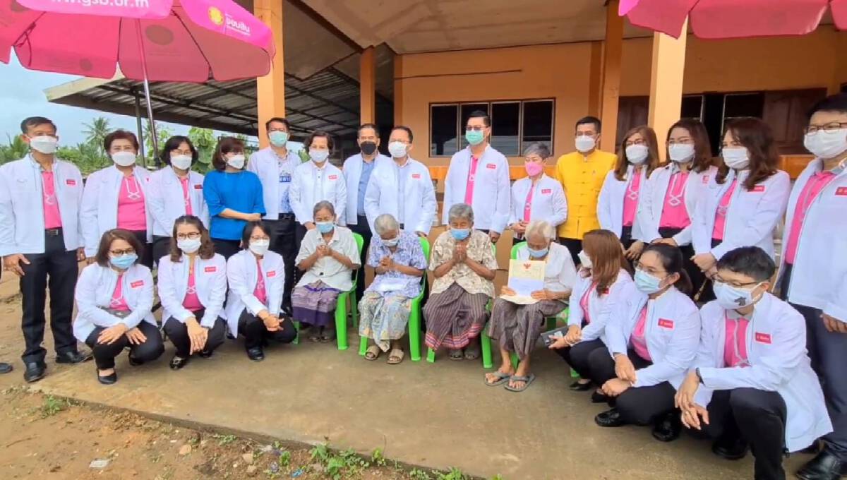 หมดทุกข์หมดโศก! รมว.ยุติธรรมมอบโฉนดให้ 4 คุณยายสุโขทัย