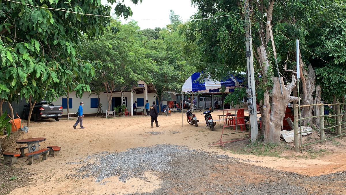 ชาวบ้านร่วมแรงร่วมใจปรับป่าชุมชนเป็นโรงพยาบาลสนามรับผู้ป่วยโควิด