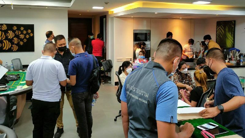 ภาพการบุกทลายบ่อนหรูกลางเมืองภูเก็ต