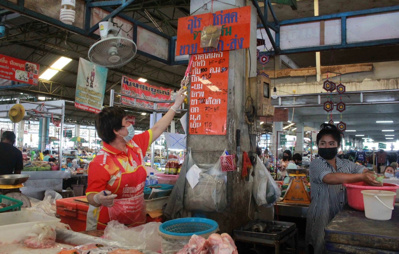 แม่ค้าอ่วมโควิดระบาดลูกค้าหายตลาดสดซบเซา พาณิชย์เข้มราคาสินค้า