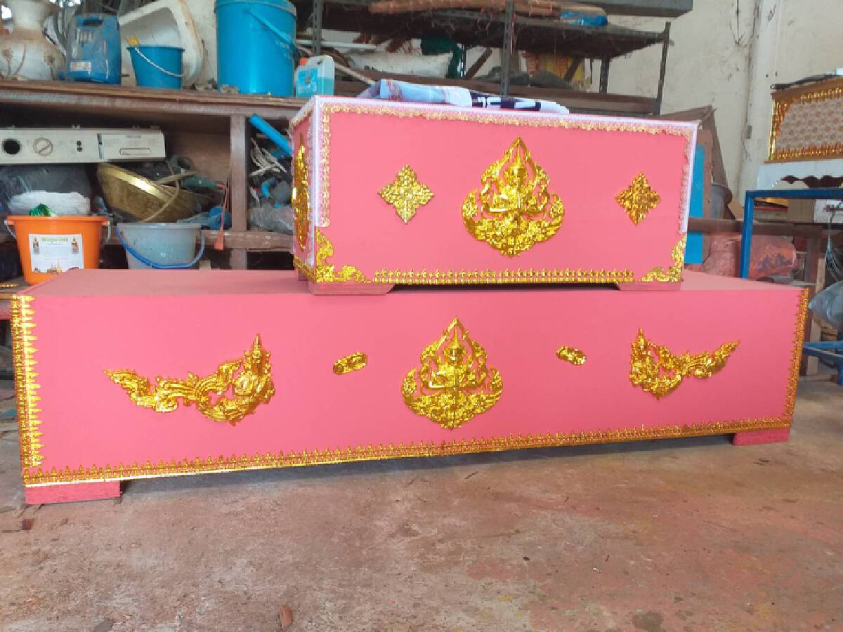 พระโคราชเร่งทำโลงศพช่วยเหลือผู้เสียชีวิตจากโควิดที่ไม่มีเงิน