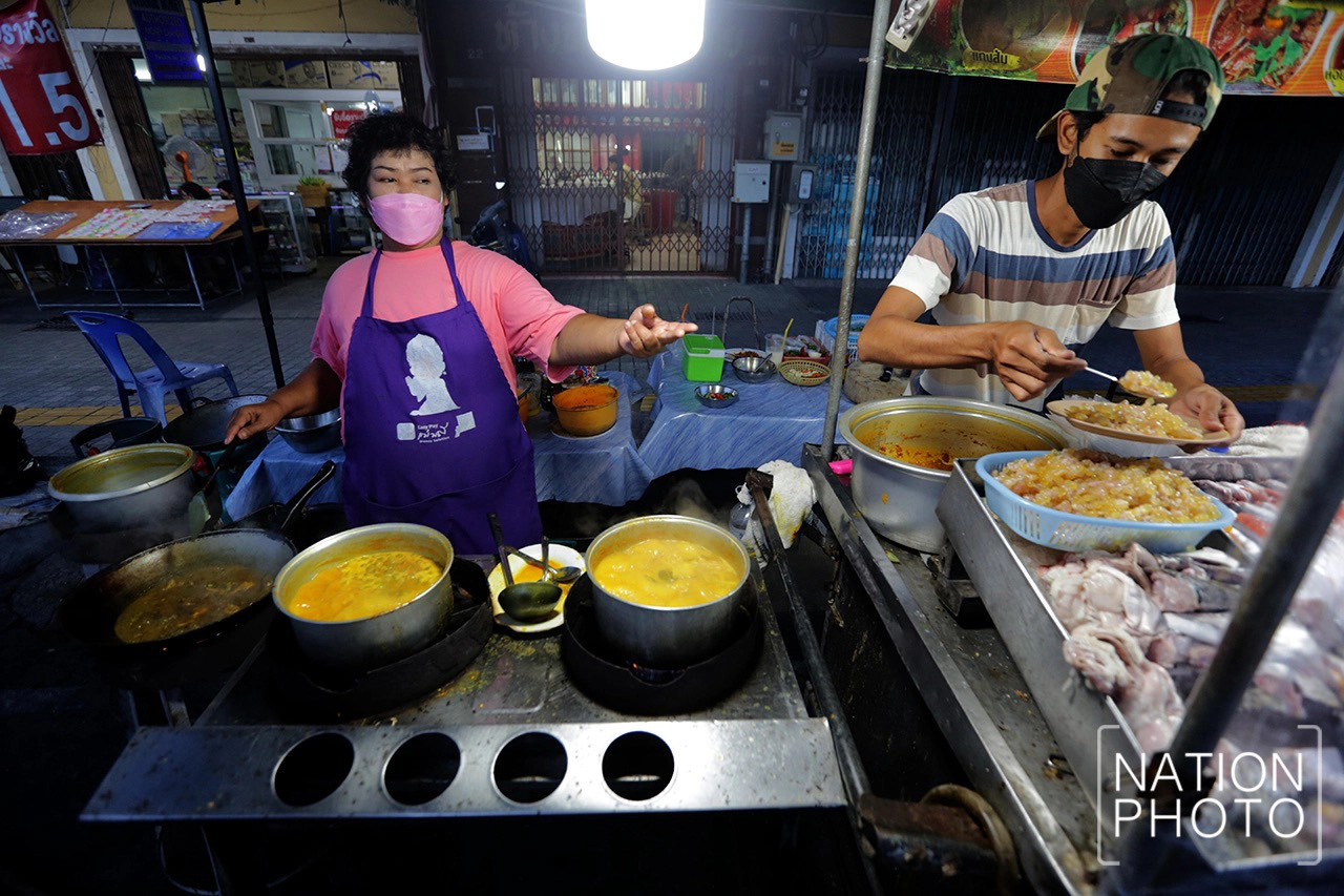 แกงส้มถุงเดียวก็เฟี้ยวได้ แม่ค้ารถเข็นสงขลา ยังขายราคาเดิมแถมเพิ่มปริมาณ