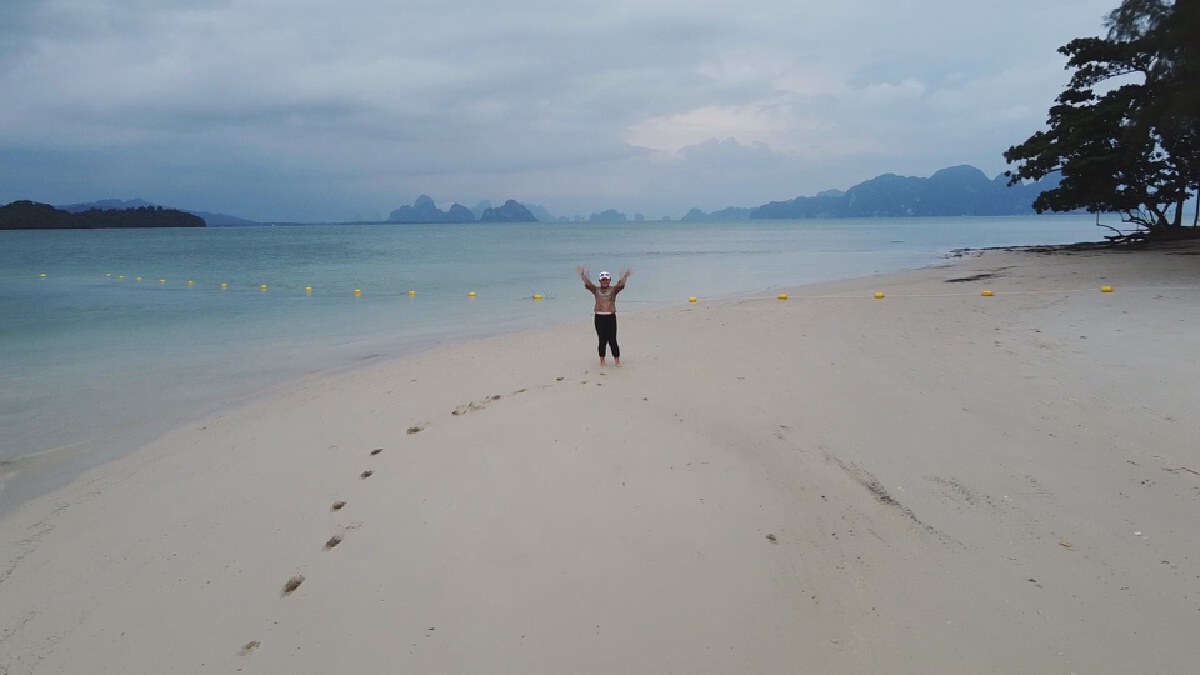 งามล้ำภาพมุมสูงเกาะละวะใหญ่ หาดสวย ทะเลใส เพชรเม็ดงามในอ่าวพังงา