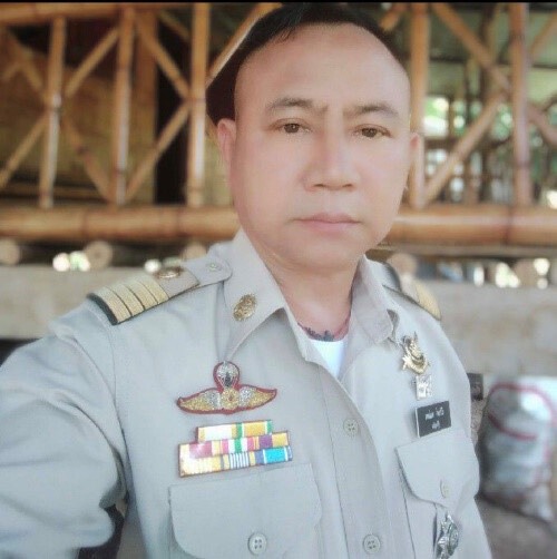 นายนิรันดร์ พงษ์เทพ ผู้ใหญ่บ้าน ในจ.เพชรบุรี 