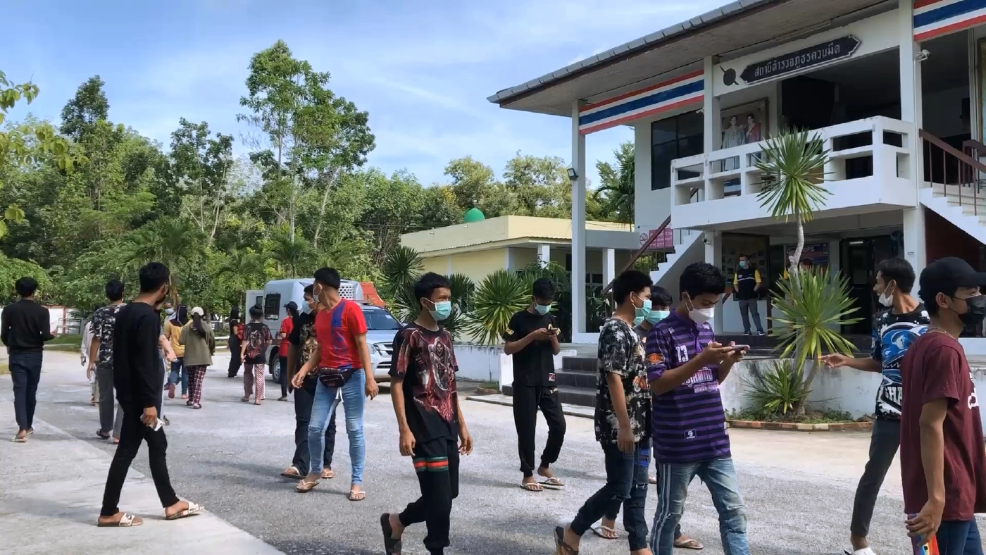 คุมตัวแก๊งปาร์ตี้วันเกิดส่งศาลลุ้นผลตรวจโควิด 61 คน พร้อมดำเนินคดี 3 ข้อหา