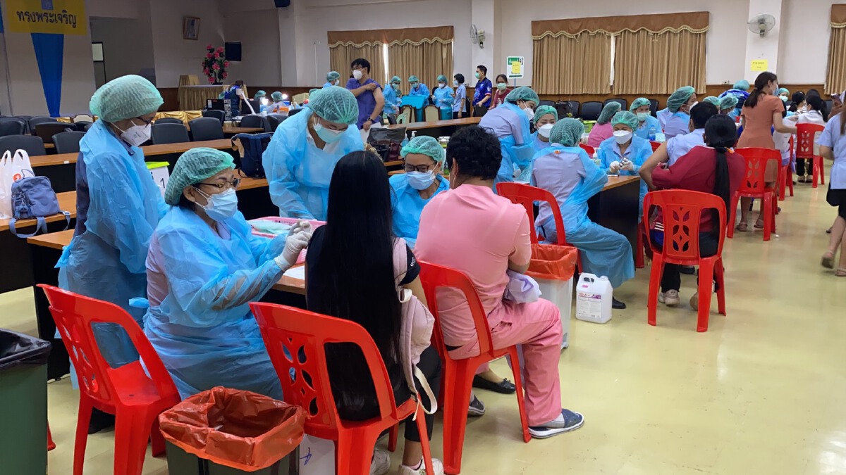 หมอพยาบาลศรีสะเกษ ดีใจได้รับการฉีดไฟเซอร์เข็ม 3