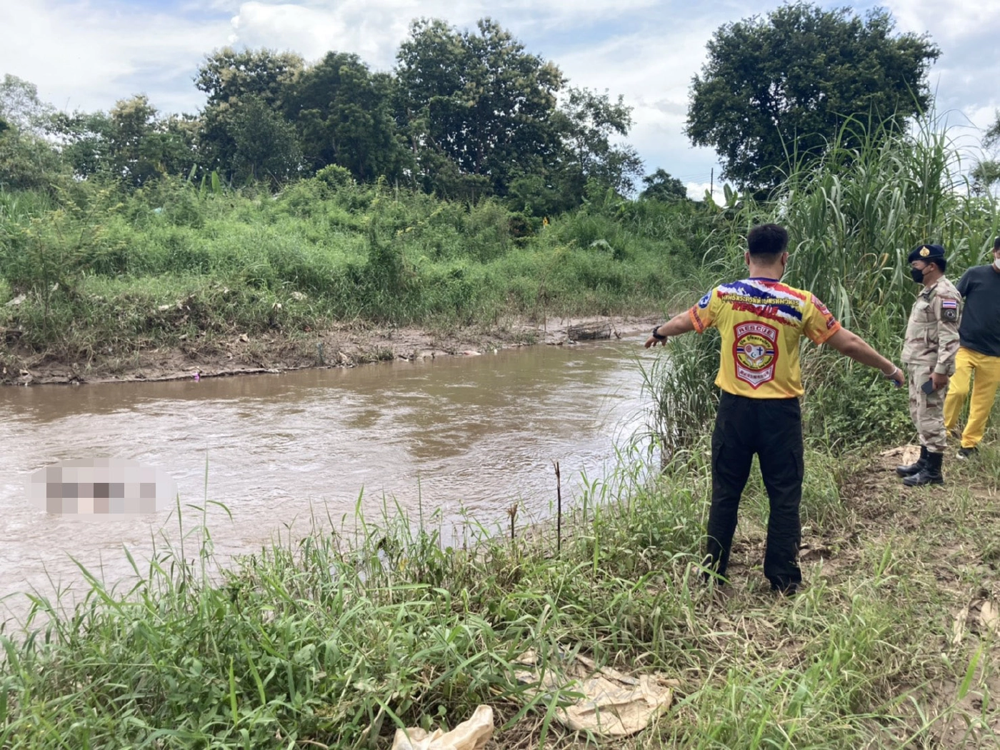 พบศพปริศนาลอยลำน้ำสายชายแดนไทย-เมียนมา