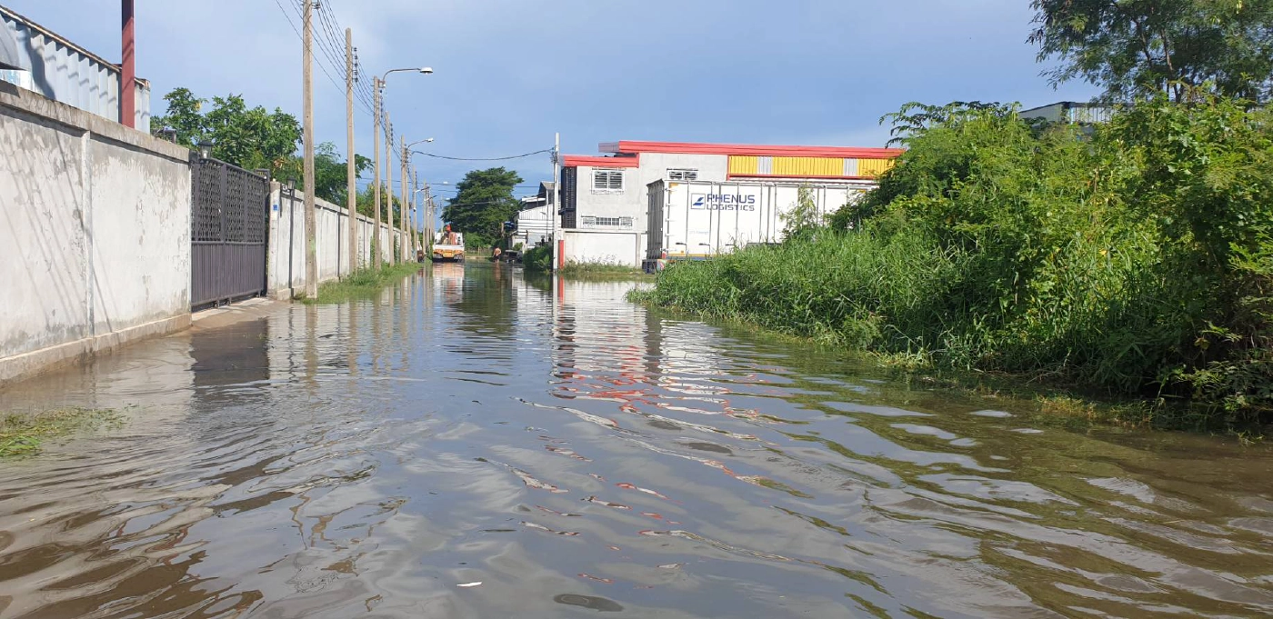 ชาวบ้านเมืองเอกบางปูร้องขอความช่วยเหลือด่วนหลังจมน้ำมานาน 3 วัน