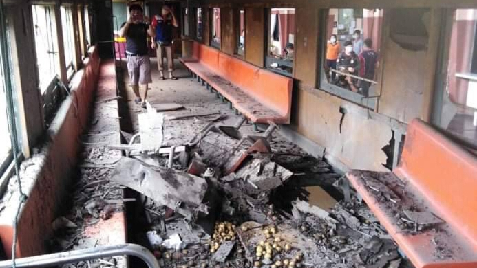 จนท.รอทหารเคลียร์พื้นที่  ซ่อมรางรถไฟถูกวางระเบิด