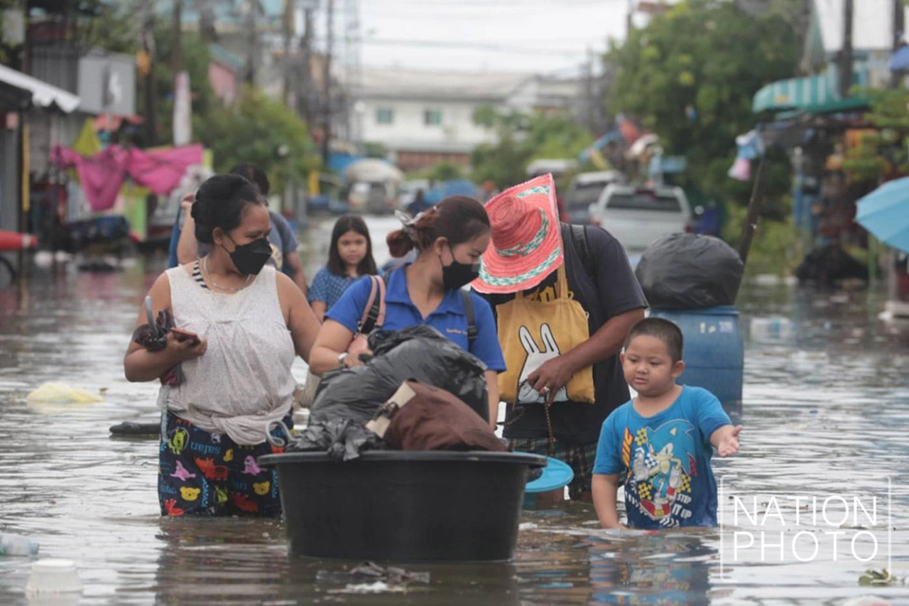 ประมวลภาพ น้ำท่วมย่านนิคมอุตสาหกรรมบางปู