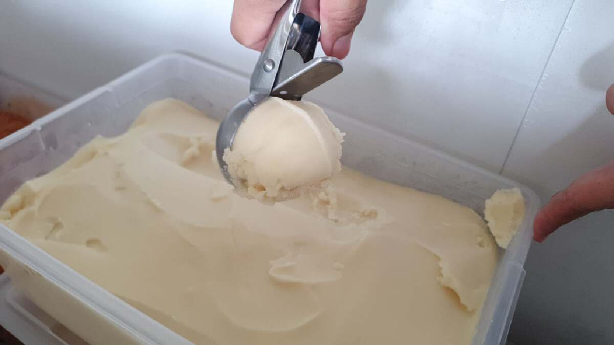 เกาะกระแสฮิตต่อคิวกิน "ไอศกรีมกระชายน้ำผึ้งมะนาว"