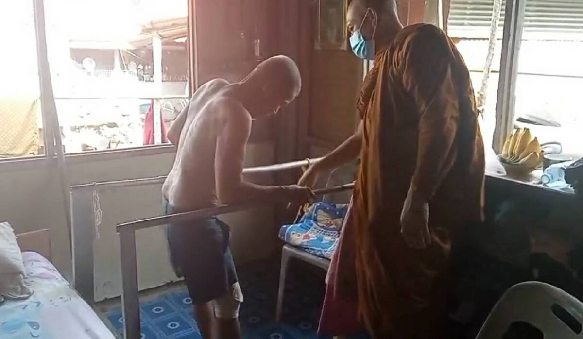 คลิปพระโคราชใช้วิชาอาคมรักษากระดูกหัก หลังเคยไล่ผีมาแล้ว