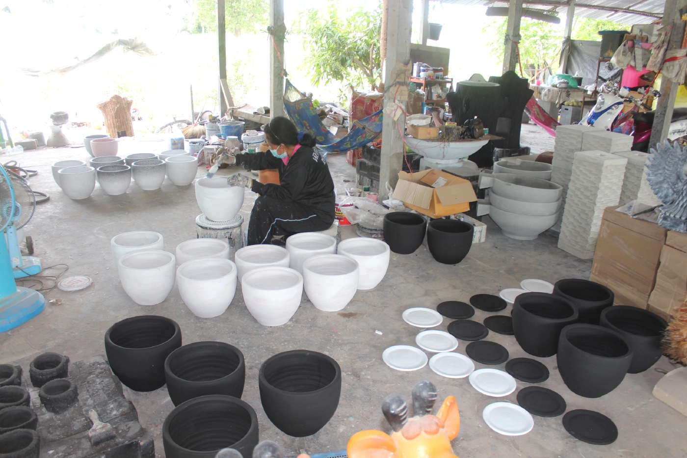 กระถางต้นไม้ดินเผาขายดี สวนกระแสวิกฤติโควิด-19