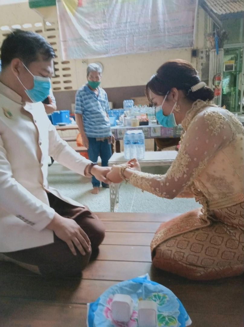 สุดยอดคู่บ่าวสาวแต่งงานในวัด สอดรับยุคโควิด-19