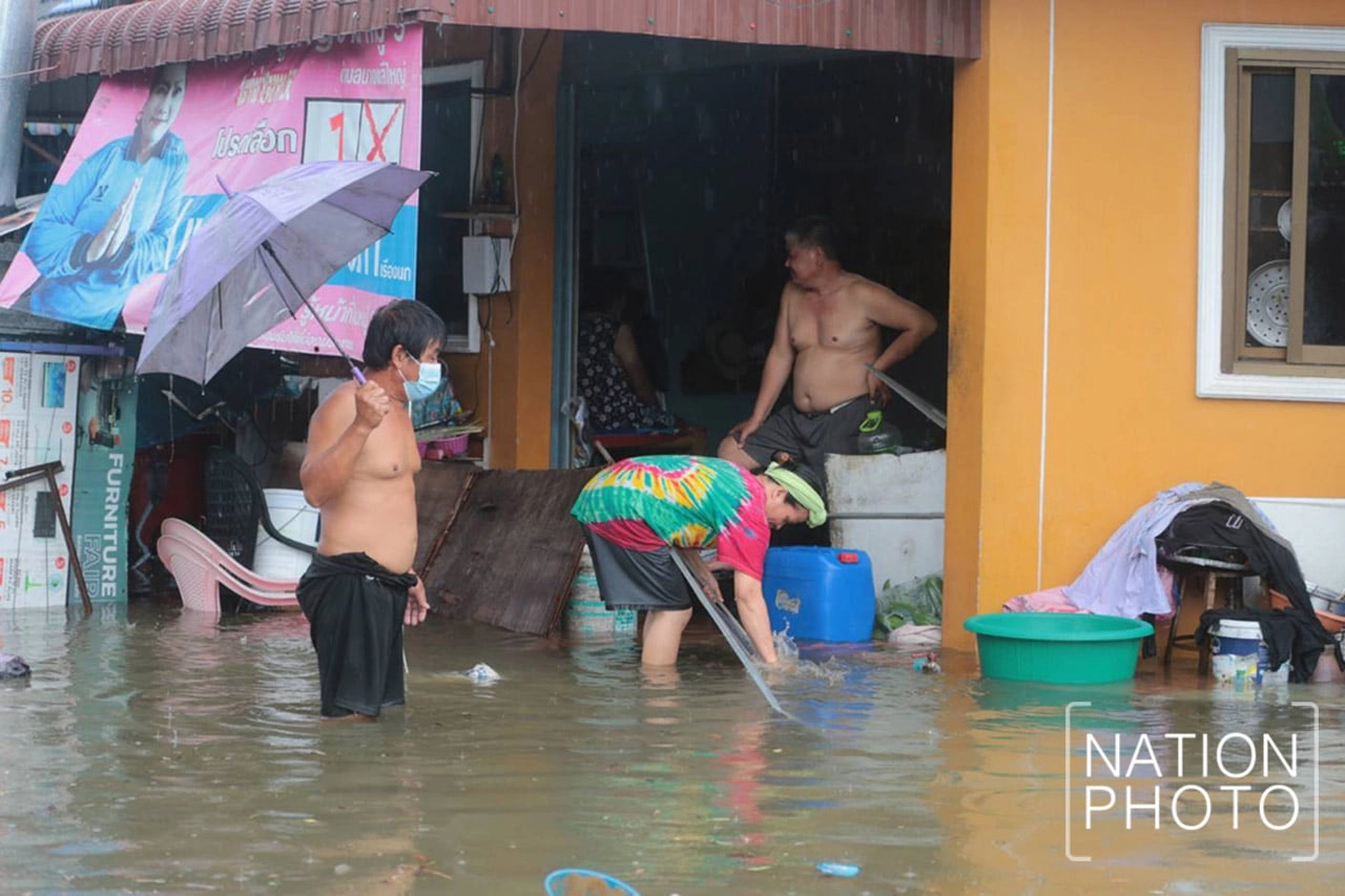 ประมวลภาพ น้ำท่วมย่านนิคมอุตสาหกรรมบางปู