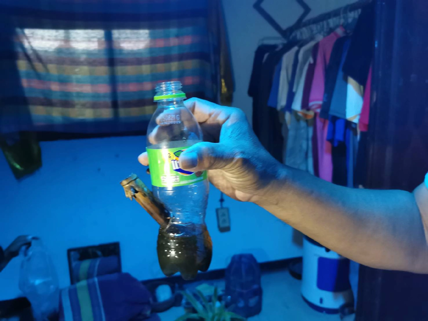 เปิดห้องนอนหนุ่มคลั่งผงะเจออุปกรณ์เสพยา-พระพุทธรูป-กุมารทอง