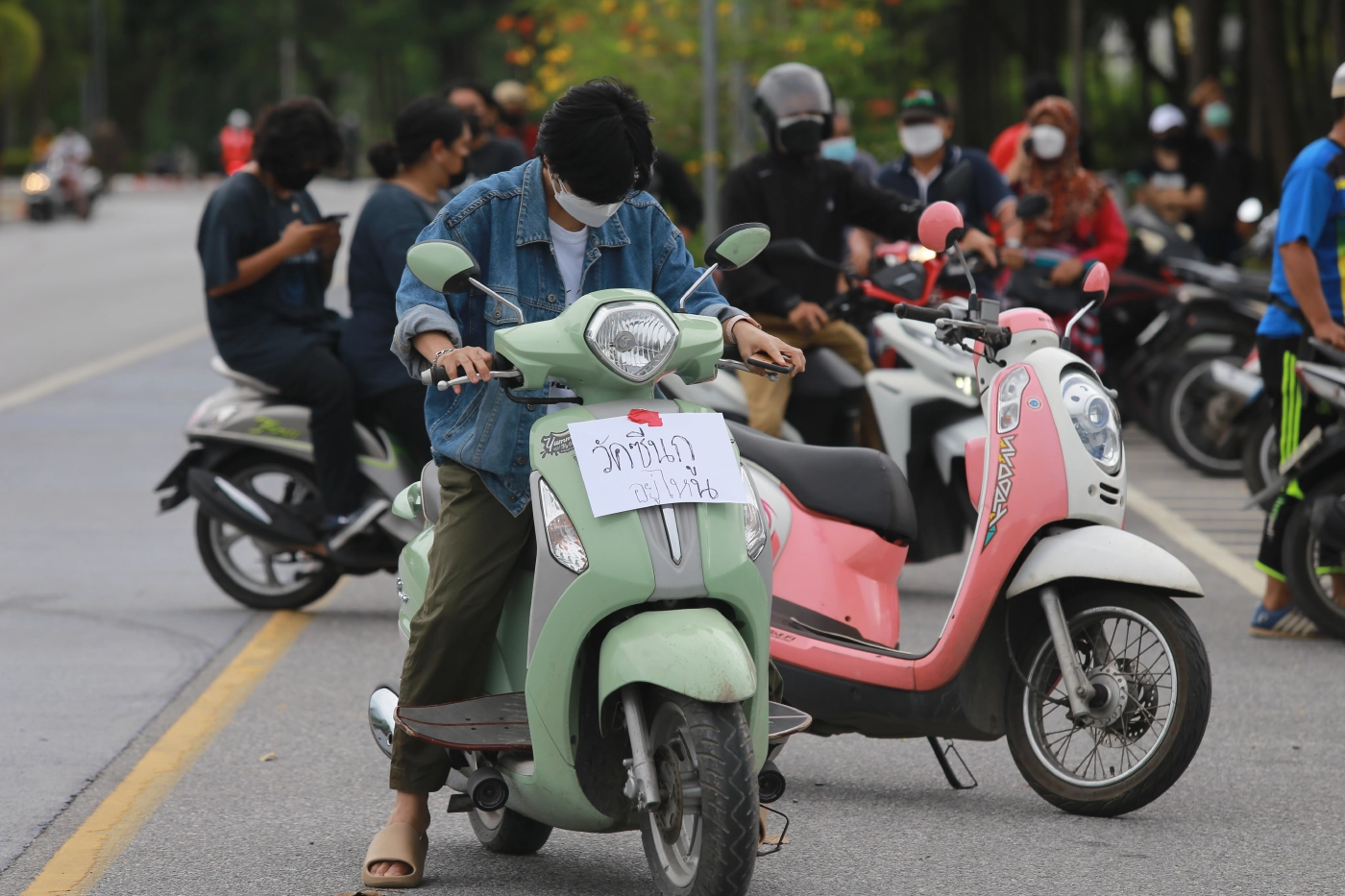 ยะลาทนไม่ไหว จัดขบวนแห่ไล่ "พล.อ.ประยุทธ์" รอบเมือง