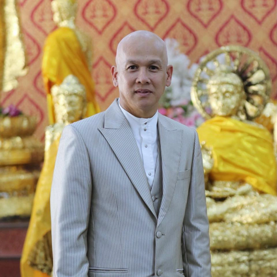 เปิดประวัติ &quot;หนุ่มเสก&quot; อดีตนักร้องดังสู่คนปกป้องสถาบัน 