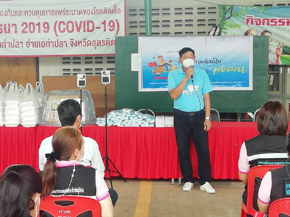 "ส.ว.พีระศักดิ์"มอบอาหาร-อุปกรณ์ทางการแพทย์สู้โควิด