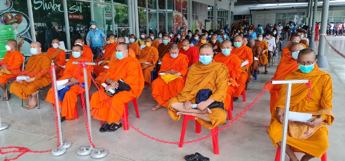 เอกชนจ.ตรัง ควักเงินซื้อวัคซีนฉีดพระสงฆ์ด่านหน้านำร่อง 100 รูป