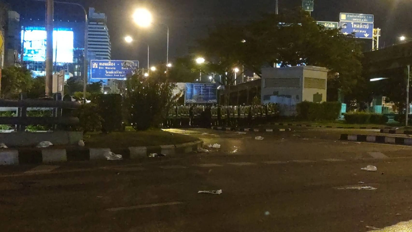 สรุปไทม์ไลน์ม็อบ 29 ส.ค. บริเวณแยกดินแดง ม็อบไม่ยอมสลายตัว