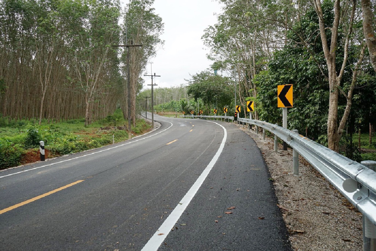 ทางหลวงชนบทลาดยางถนนเชิงสะพานข้ามคลองพิกุล จ.ตรัง แล้วเสร็จ