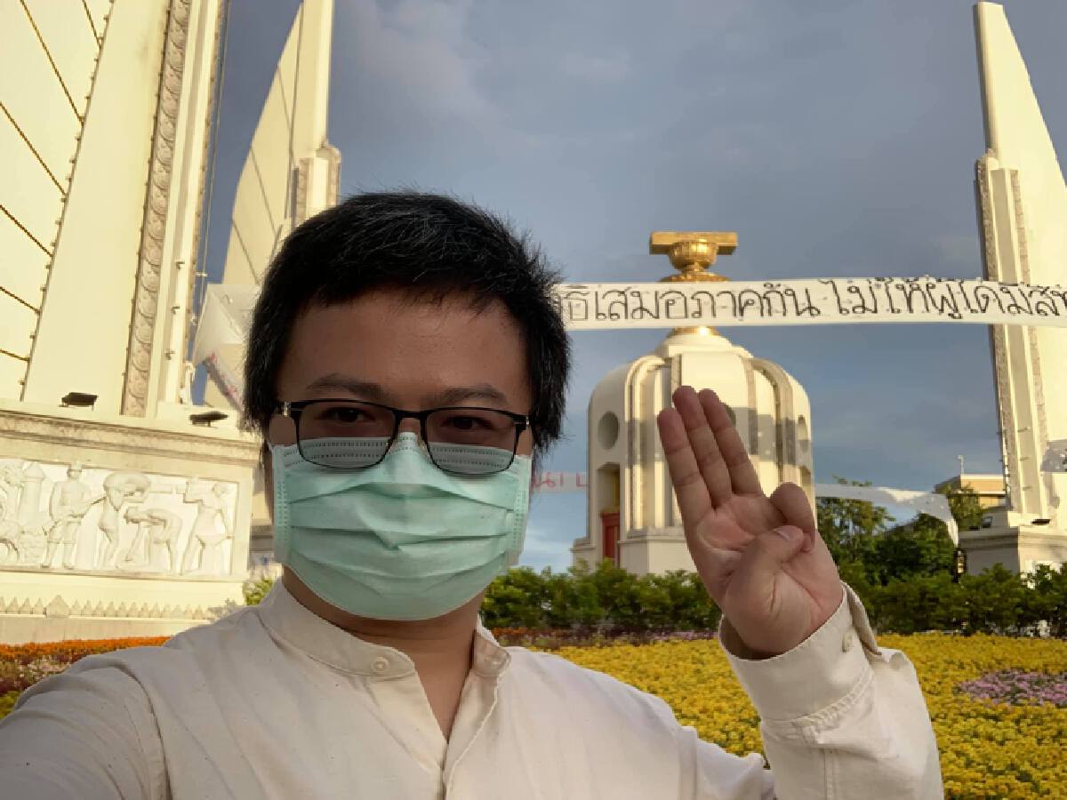 นายอานนท์ นำภา แกนนำคณะราษฎร  