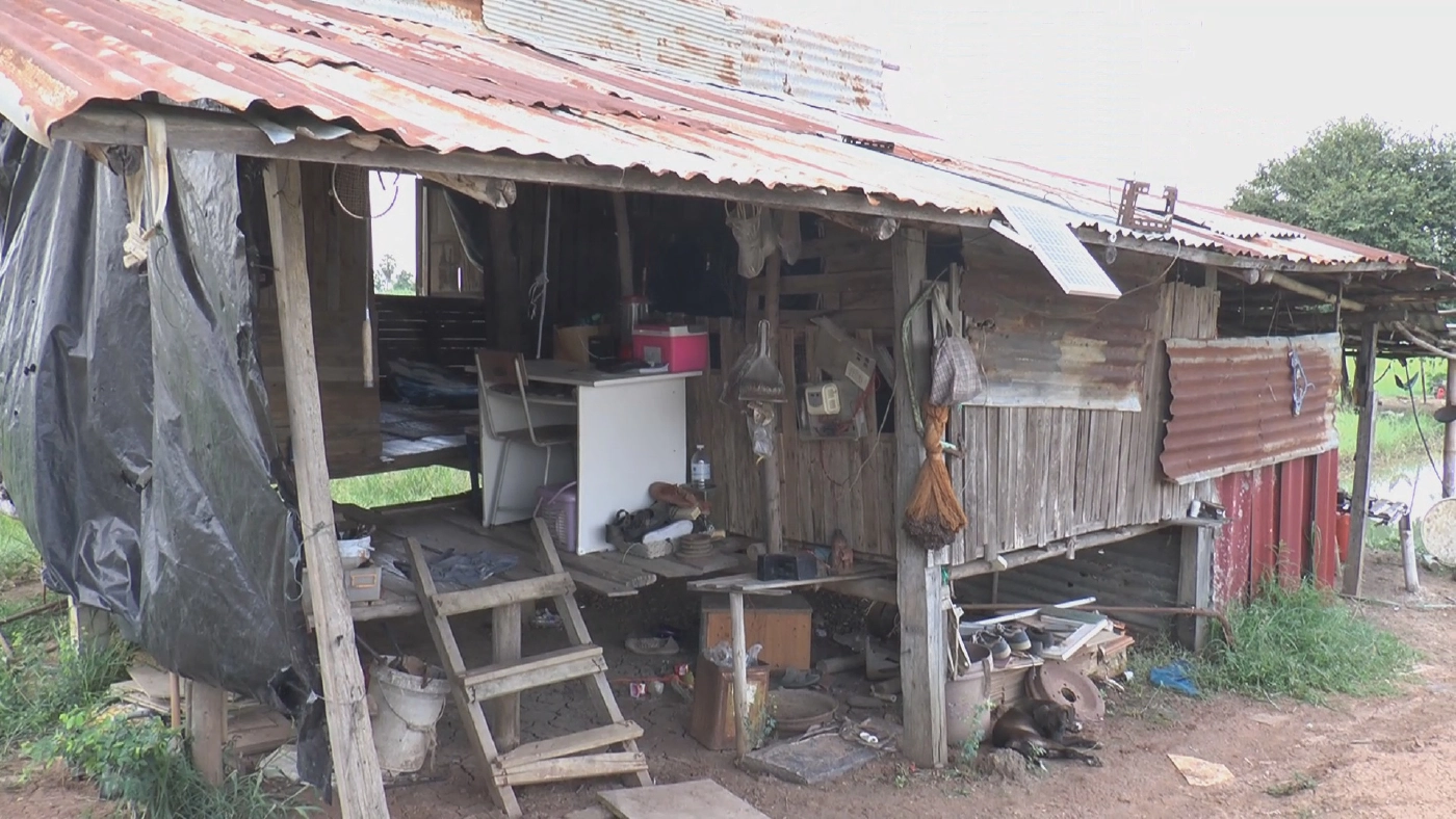 เด็กขาดเรียนครูโผล่ไปบ้าน สุดสงสารมีมือถือเครื่องเดียวสลับให้น้องเรียน