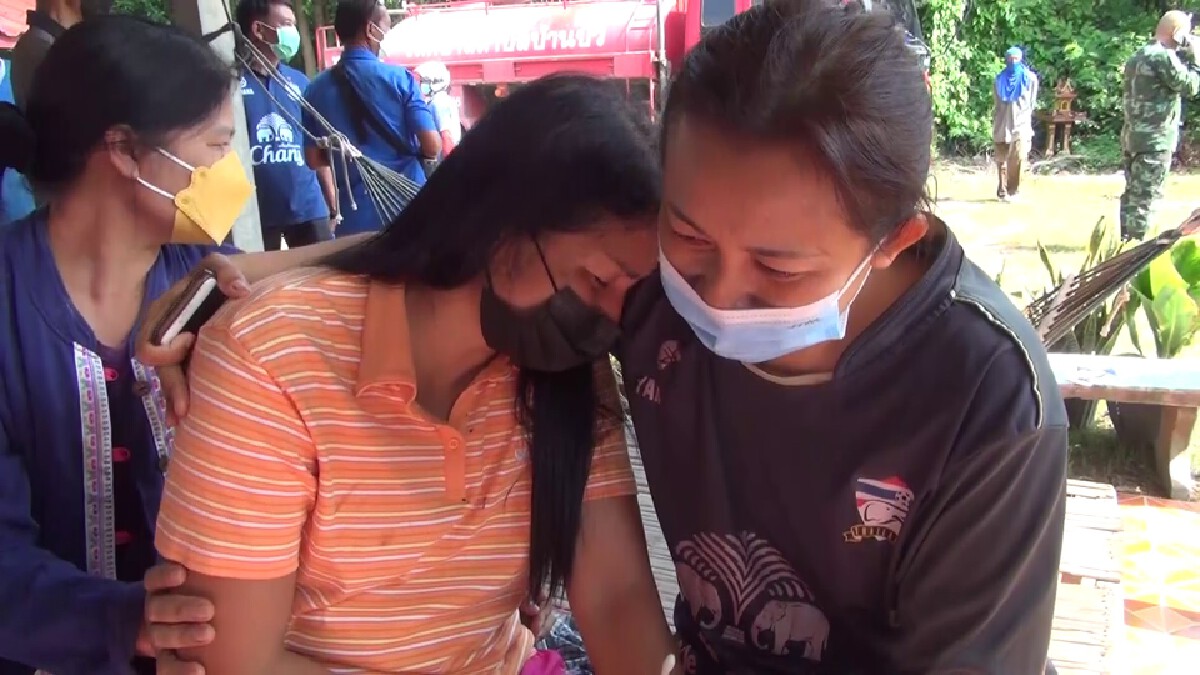 ไฟไหม้บ้านครูวอดเกือบทั้ง ไม่คาดฝันจะเจอมรสุมหนักเพิ่งได้ไอ้ไข่มาบูชา