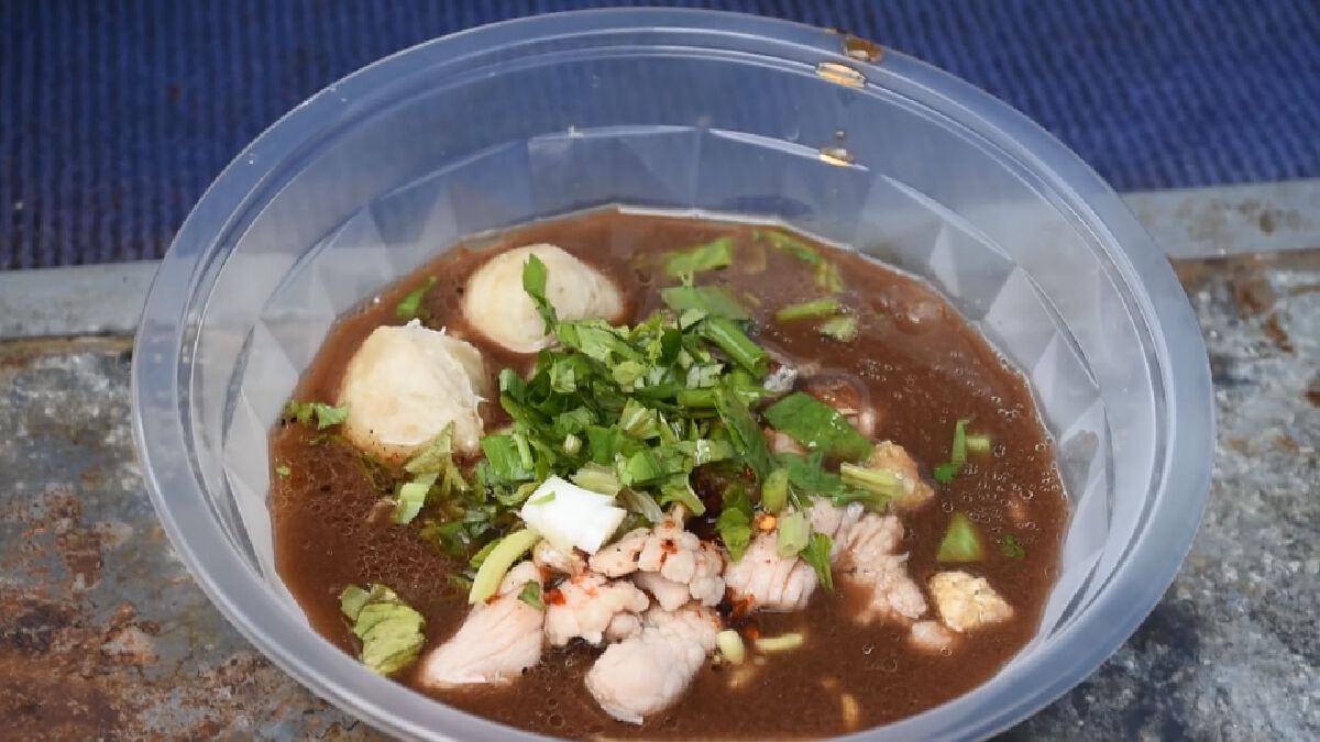 แม่ค้าอุตรดิตถ์ขาย ก๋วยเตี๋ยวเรือพ่วง เสิร์ฟตรงถึงบ้าน