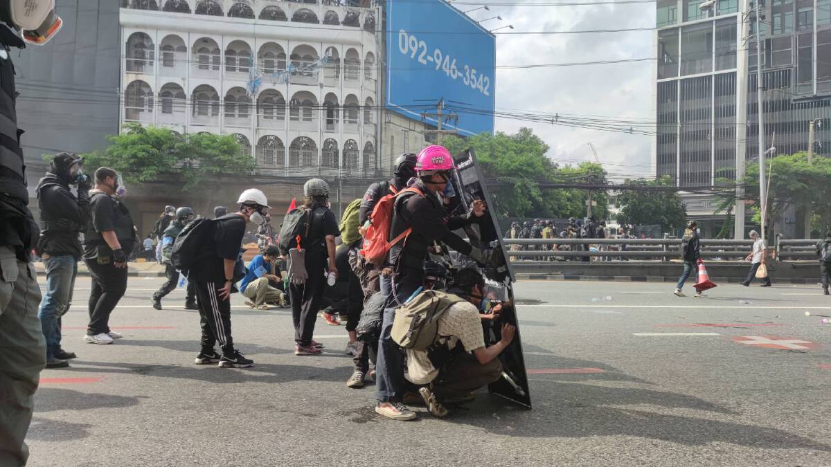 ตำรวจรับมีการใช้กระสุนยางเพื่อควบคุมสถานการณ์ม็อบไม่ให้บานปลาย