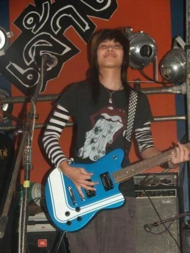 เปิดประวัติลูกสาวฝาแฝดนายกฯ 