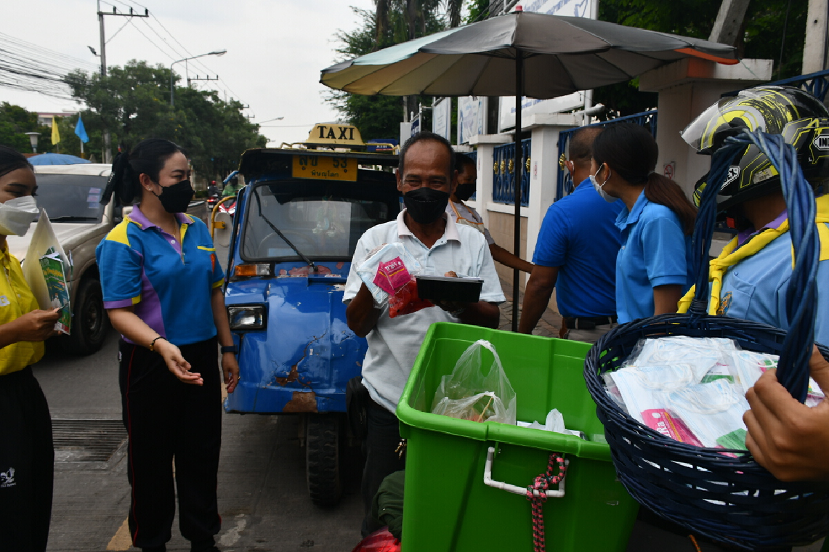“ข้าวกล่อง”เดลิเวอรี่แจกจ่ายผู้ด้อยโอกาส-ถวายพระราชกุศล