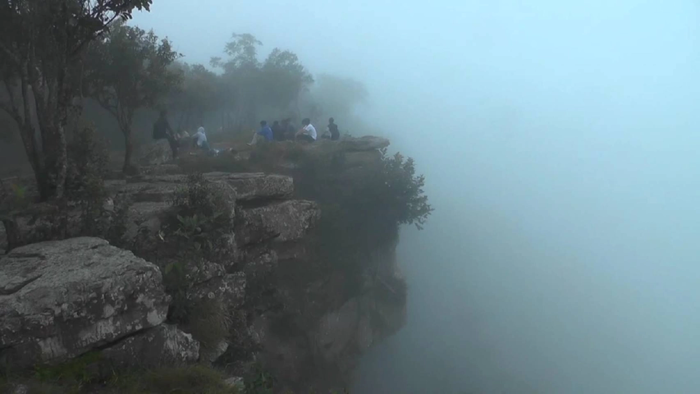 ชมภาพสุดยอดทะเลหมอกบนมอหินขาวแหล่งท่องเที่ยวชัยภูมิ