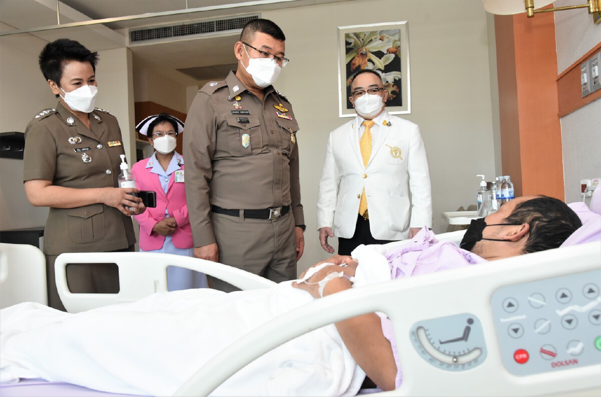 การเข้าเยี่ยมอาการบาดเจ็บของ 2 ตำรวจ ควบคุมฝูงชนจากเหตุการณ์ชุมนุมเมื่อวันที่ 7 สิงหาคม ที่ผ่านมา 