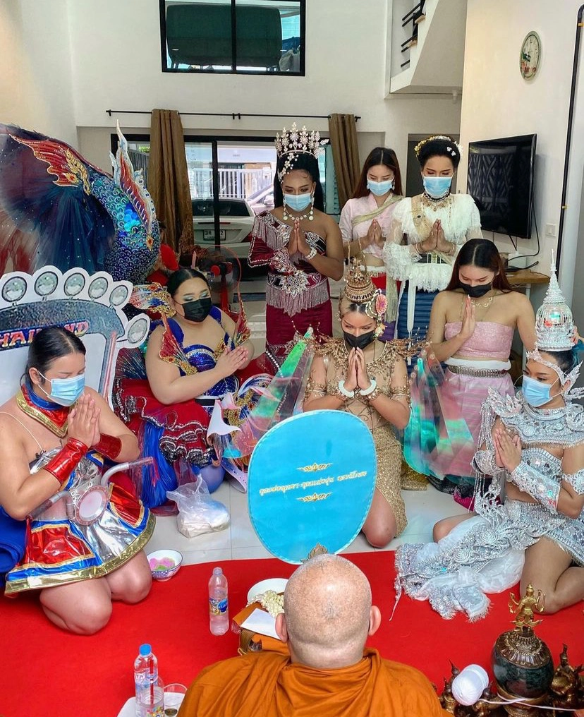 “มิกซ์ เฉลิมศรี”ยูทูปเบอร์คนดังฟ้องหลักล้าน! หลังชาวเน็ตโพสต์จวกชุดทำบุญ