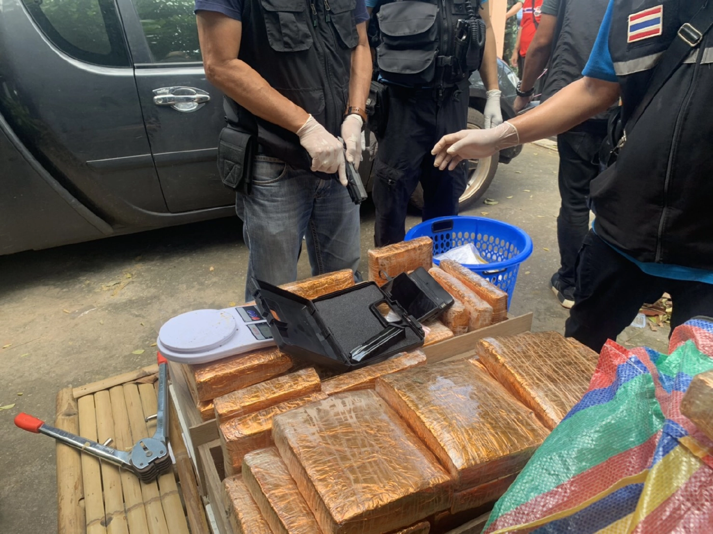 รวบยกแก๊ง 4 ลูกสมุนส่งกัญชาผ่านบริษัทขนส่งพัสดุเอกชน