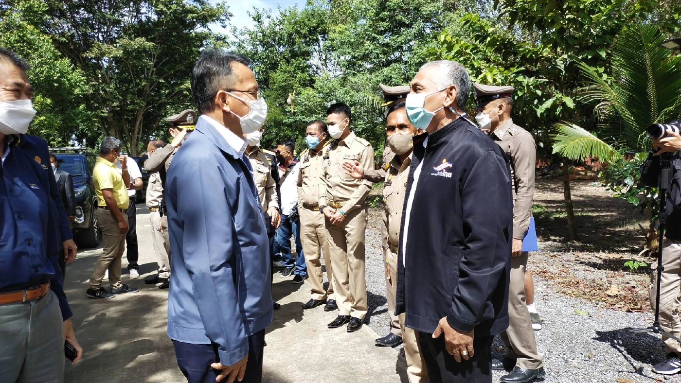 "สมศักดิ์" ลงพื้นที่สุราษฎร์ฯ เตรียมปลดล็อคพืชกระท่อม ดีเดย์ 24 สิงหา